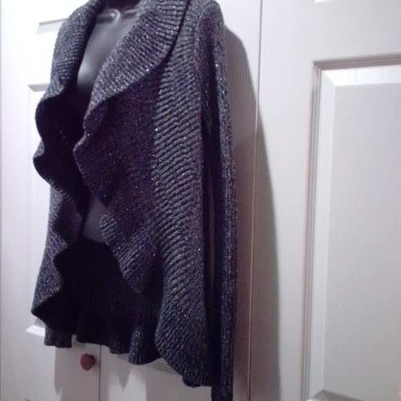 EXPRESS ladies acrylic/wood blend cardigan - Picture 2 of 6